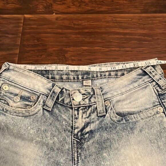 True Religion Blue Distressed Denim Rolled Capri Casual Modern Feminine Boho - Picture 3 of 12